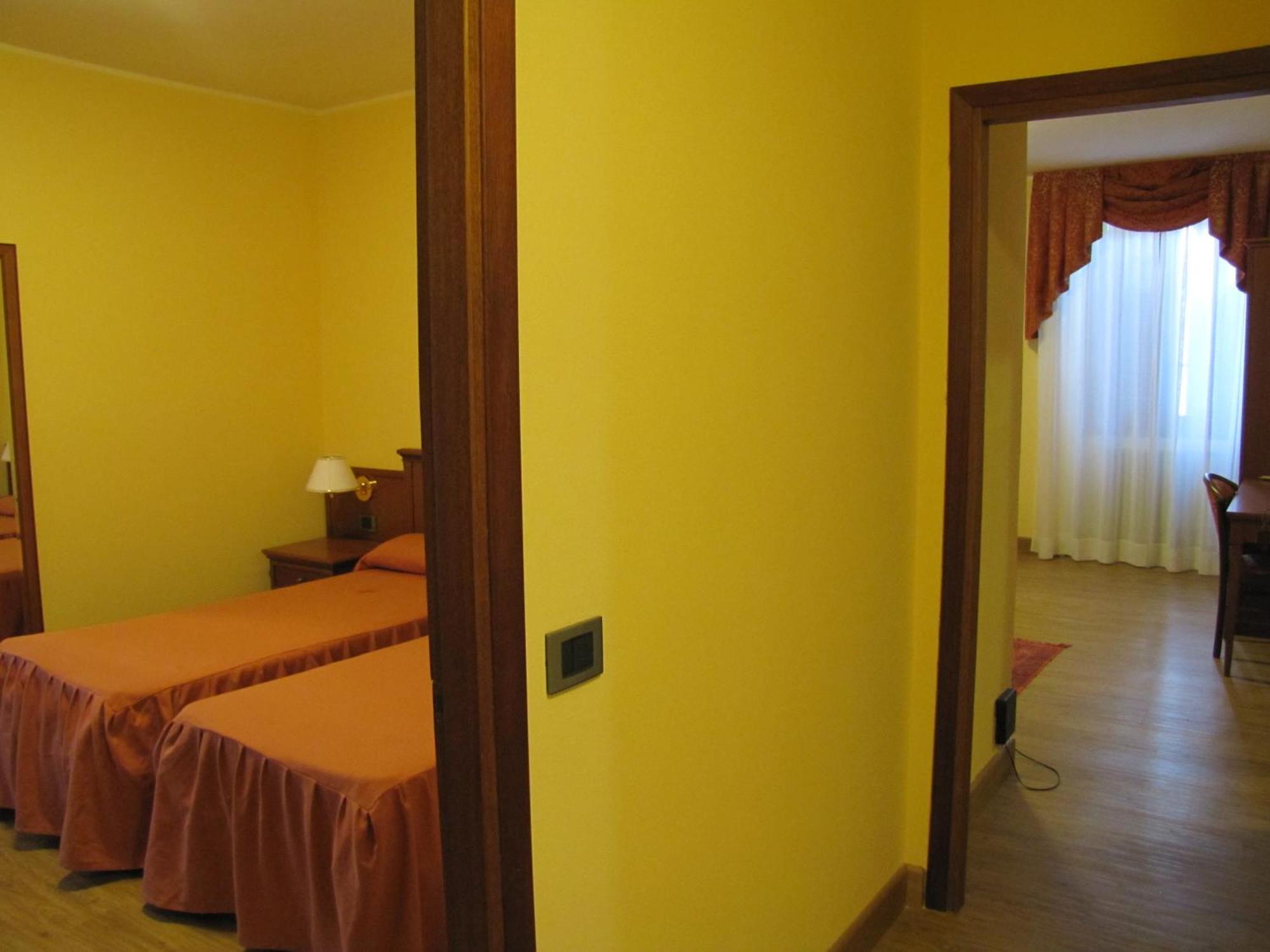Hotel Ristorante Combolo Teglio Luaran gambar