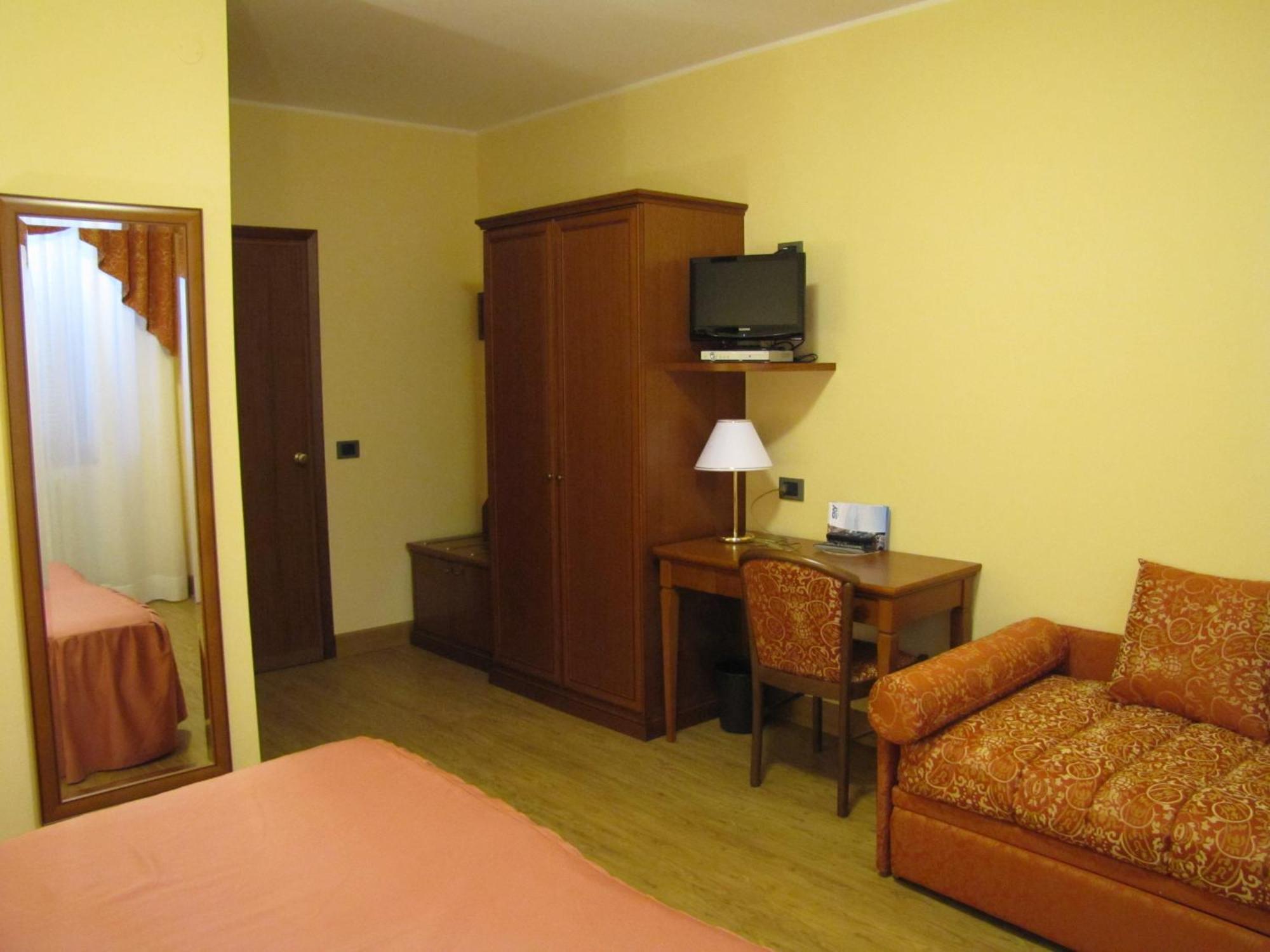 Hotel Ristorante Combolo Teglio Luaran gambar